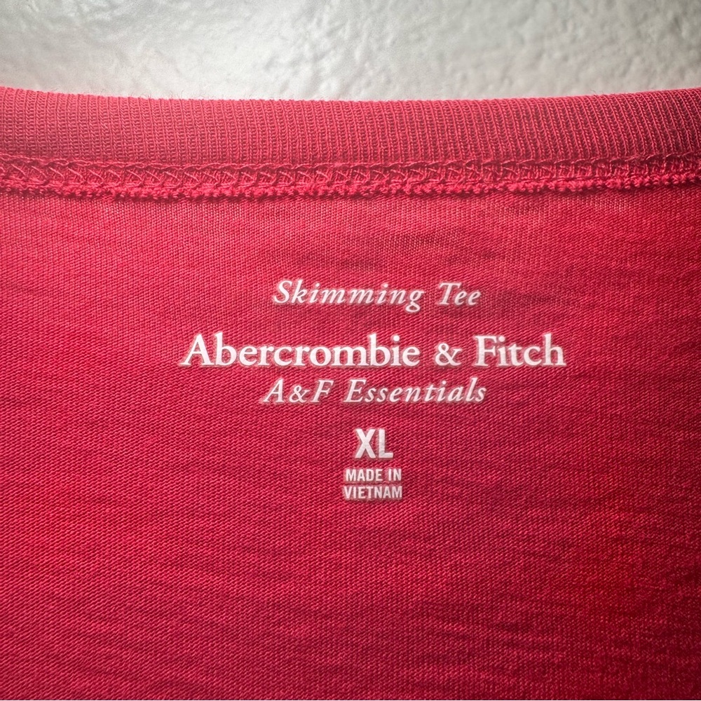 Abercrombie & Fitch Skimming Tee Berry Red Fitted Top XL Soft Stretch - Picture 2 of 4